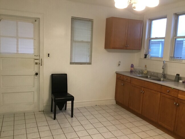 Building Photo - 2715 S Princeton Ave