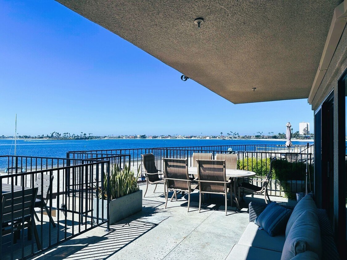 Foto principal - Stunning Bay Front Condominium on Sail Bay...
