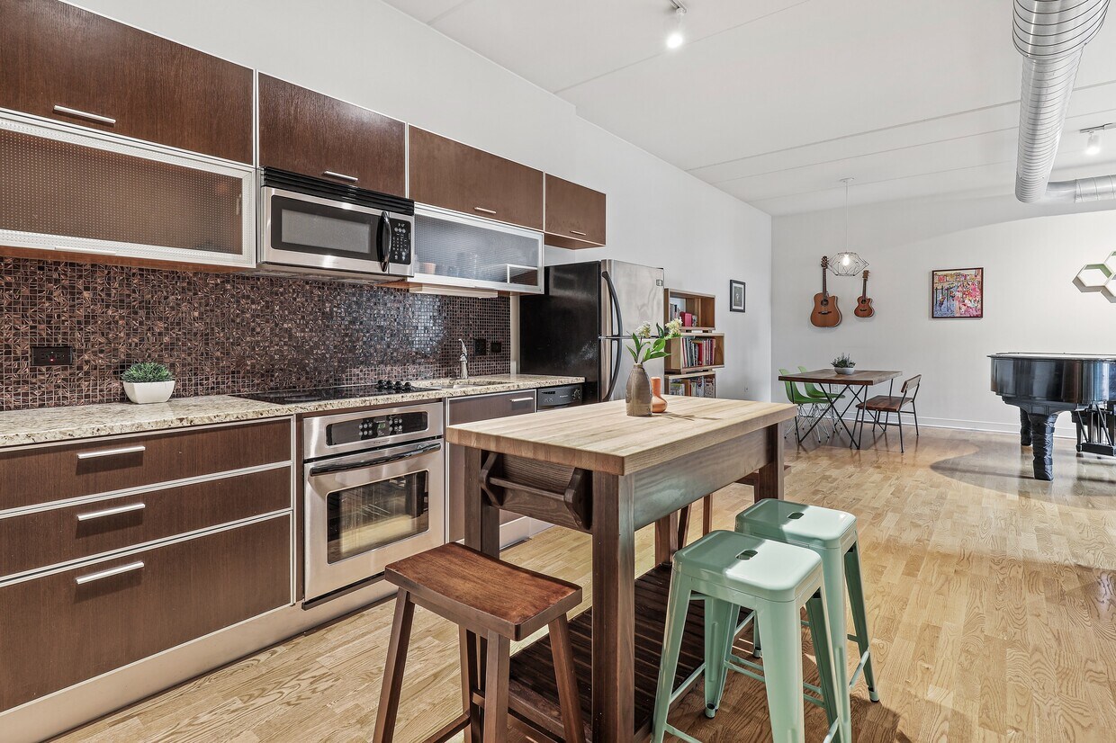 Kitchen - 660 W Wayman St