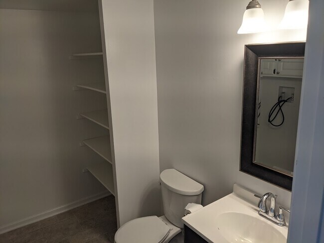 Foto del edificio - 8613 Colston Ct