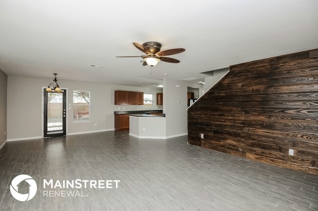 Building Photo - 8820 Valley River Dr