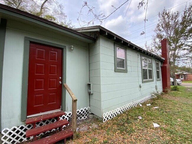 Building Photo - Beautiful 2/1 in the Springfield Area for ...