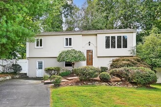 Building Photo - 731 Manette Ln