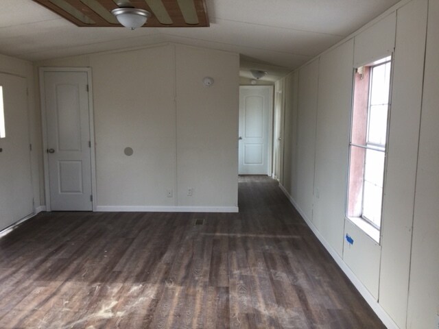 Building Photo - 429 Slonaker Ln