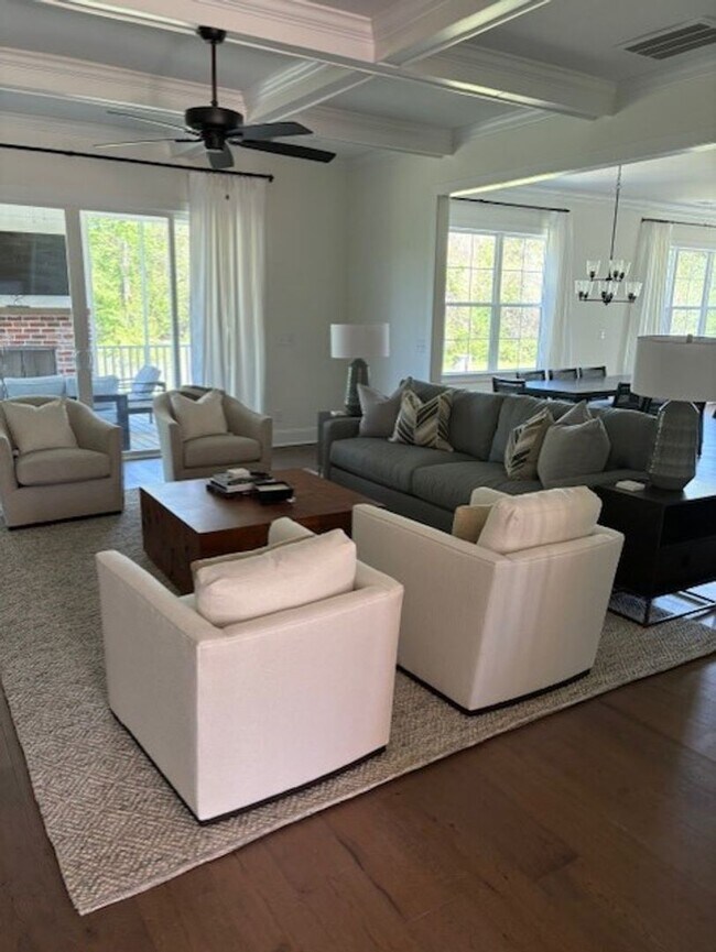 Building Photo - Charming Fully Furnished 2 Bedroom Home wi...