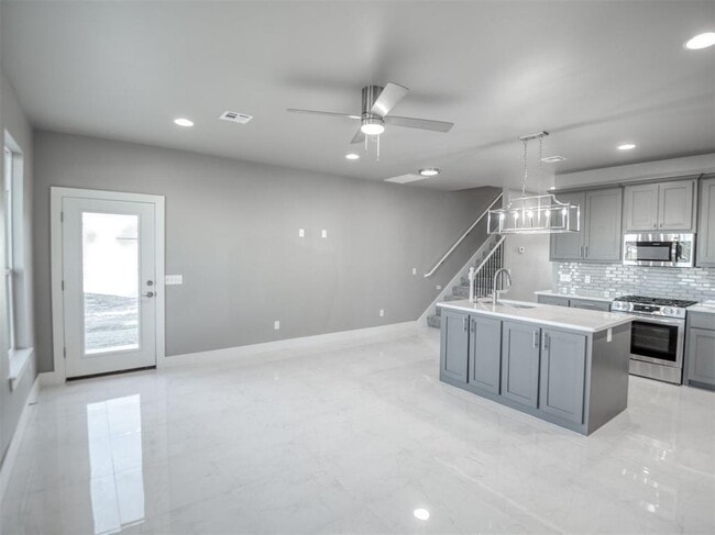 Foto del edificio - 609 Abadan Dr