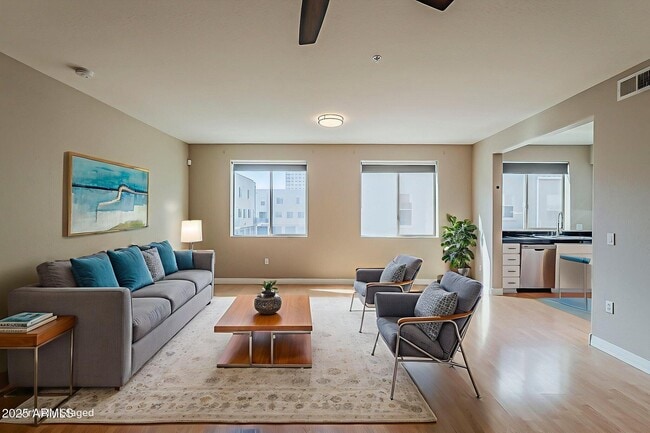 Building Photo - 615 E Portland St