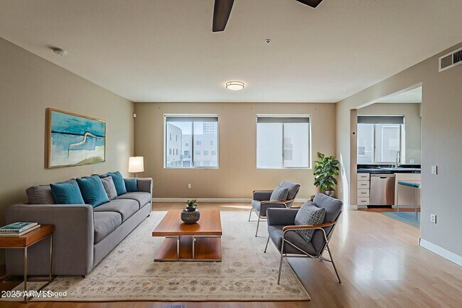 Foto del edificio - 615 E Portland St