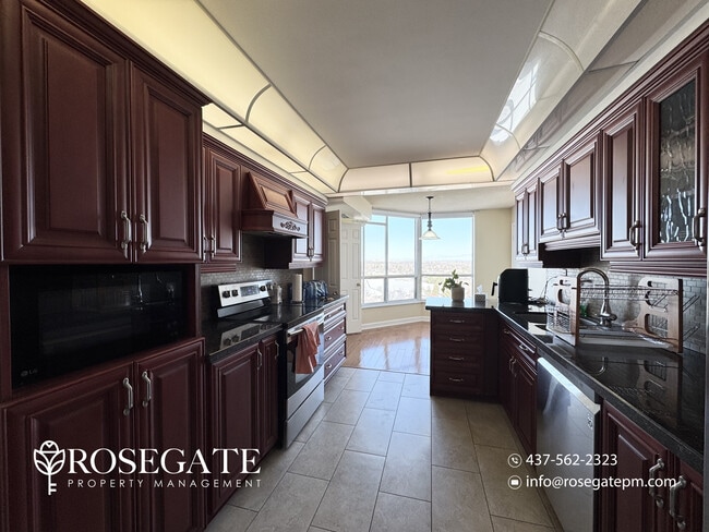 Photo du bâtiment - All-Inclusive 2-Bedroom + Den Corner Condo with Garage & Parking in Brampton