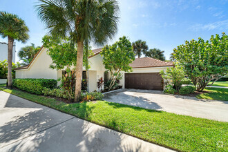 Building Photo - 704 Sea Oats Dr