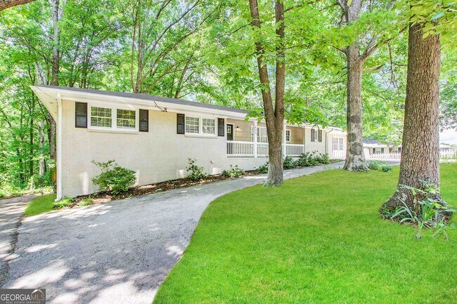 Building Photo - 4329 Parkview Dr
