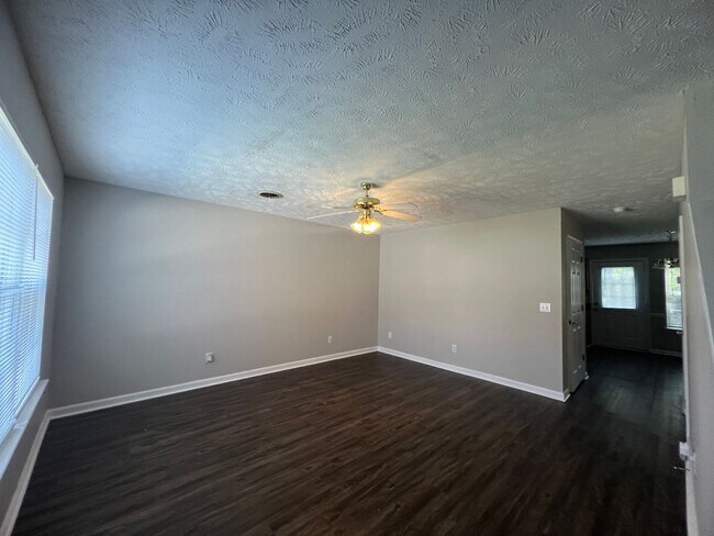 Building Photo - 1512 Center Pt