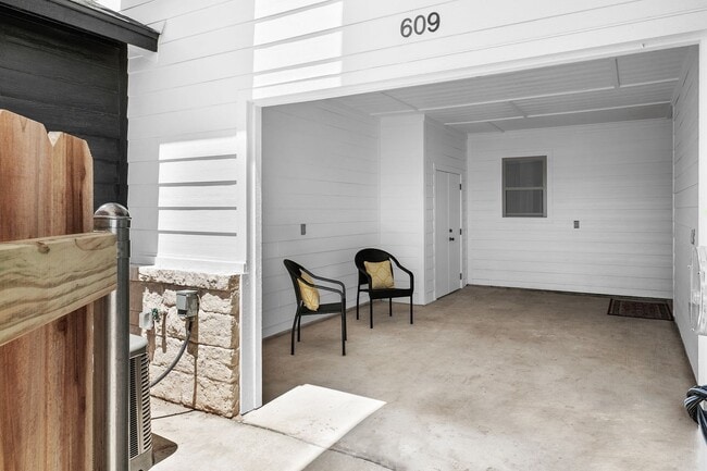 Building Photo - 733 Meiomi Dr