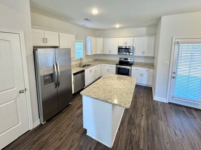 Foto del edificio - Now Leasing a 4-Bedroom 2.5 Bath Home In O...