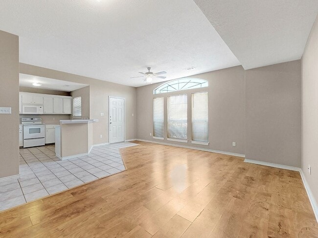 Foto del edificio - 1421 Western Oaks Ct