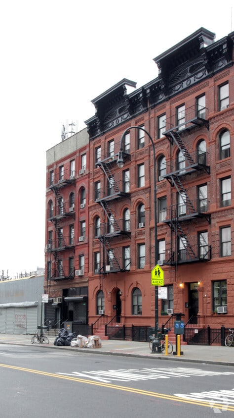 Building Photo - 640 E 14th St
