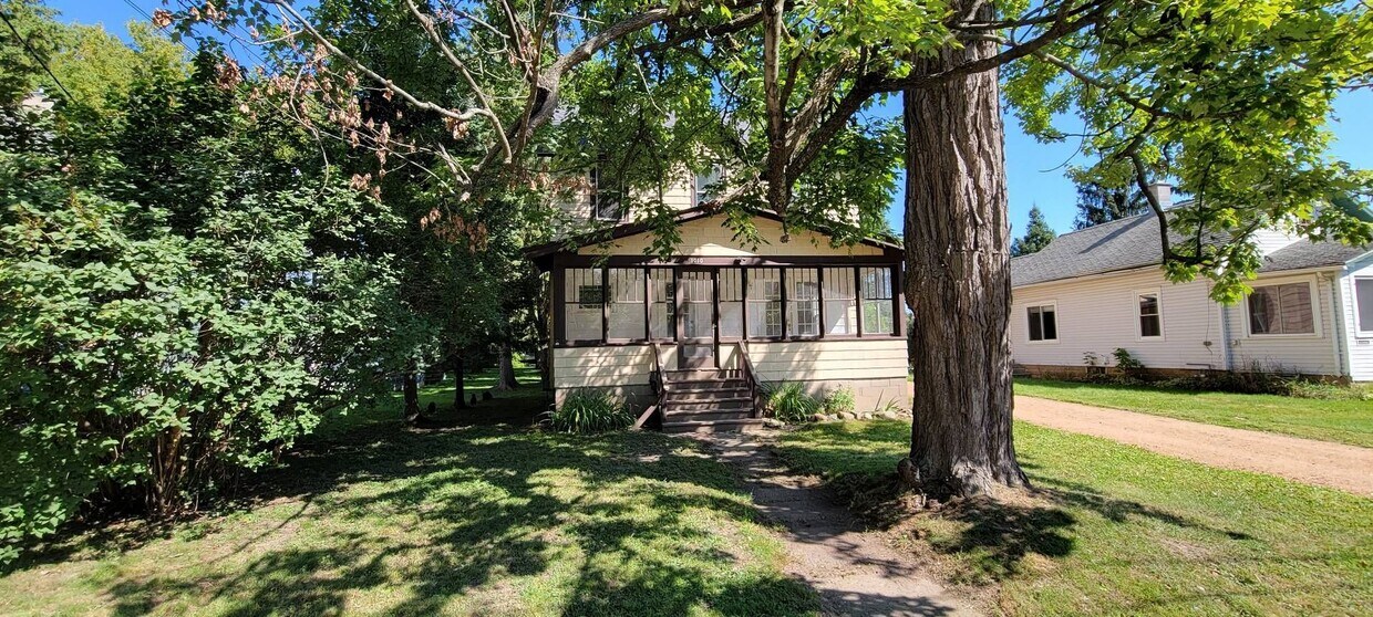 Primary Photo - 1010 3rd Ave