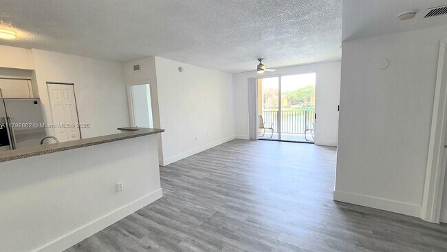 Building Photo - 2301 W Preserve Way