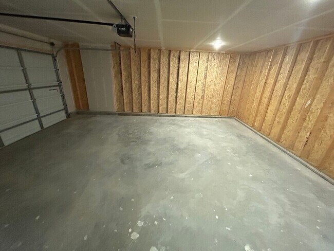 Building Photo - Newer Home in Lake Labadie Subdivision