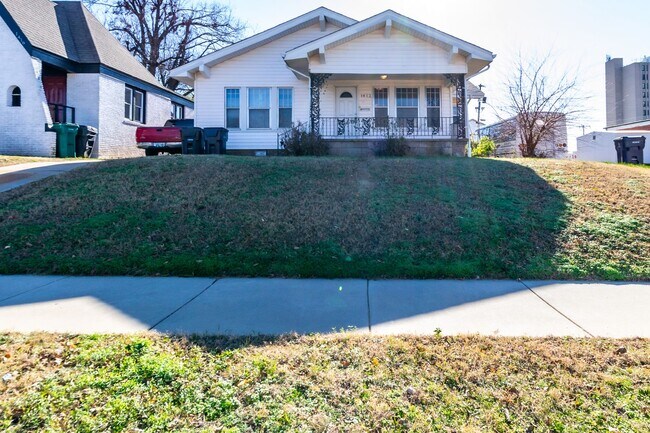 Building Photo - Charming 3BR/2BA Home Near OU Health – 141...