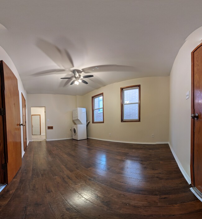 living room - 2455 W Cortland St