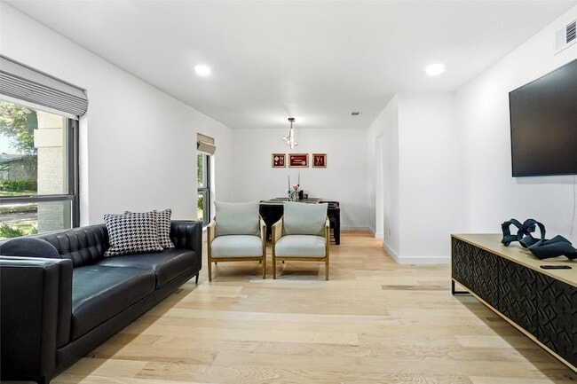 Photo - 1820 Castille Dr House