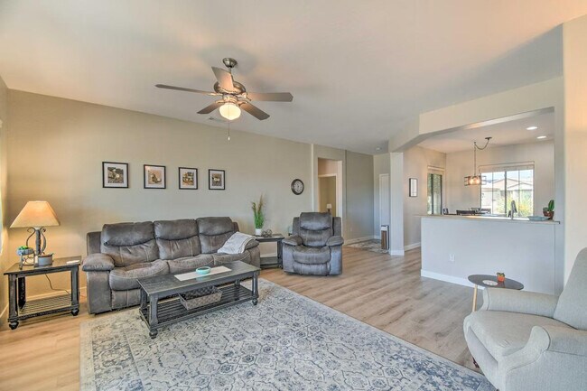 Foto del edificio - 15033 W Home Run Dr