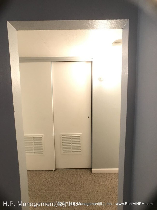 Foto del edificio - 1124 University Dr