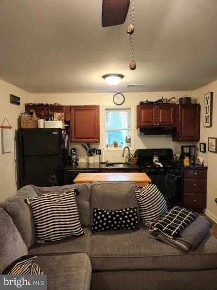 Building Photo - 4 White Horse Pike