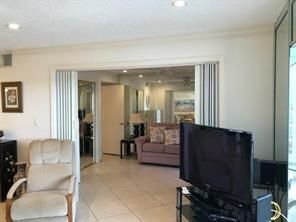 Building Photo - 6435 Bay Club Dr