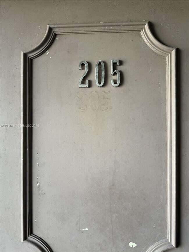 Foto del edificio - 300 NE 1st Ct