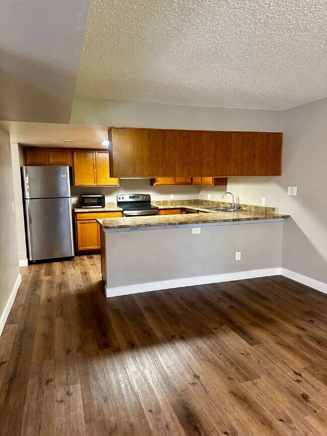 Foto del edificio - MOVE IN SPECIAL: Move in before November 3...