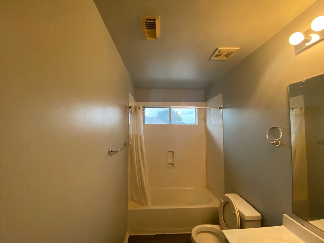 Building Photo - 19706 Shores Edge Dr