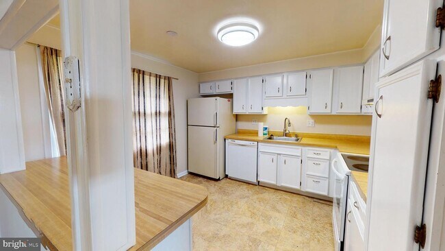 Foto del edificio - 6103 Ronna Cir