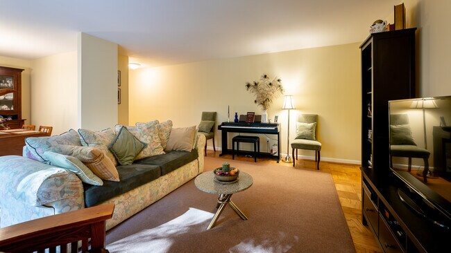 living room - 10648 Montrose Ave