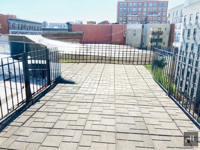 Building Photo - Gorgeous Harlem 1 Bedroom with Private Roo...