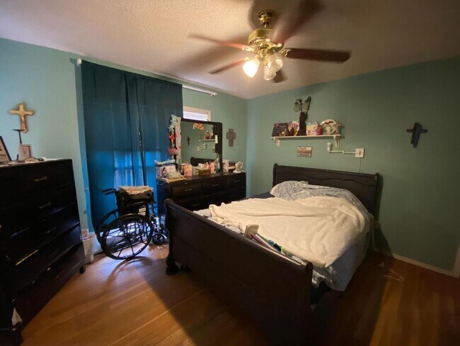 Building Photo - Cute 2 bed 2 bath!