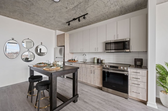 Building Photo - 820 N Cleveland Ave