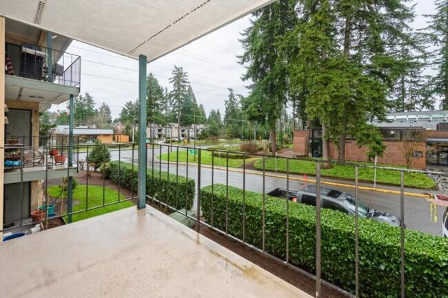Building Photo - 2 bedroom in Kirkland WA 98034