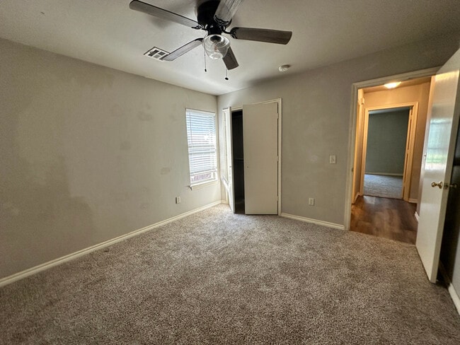 Building Photo - 2614 Silvertree Dr