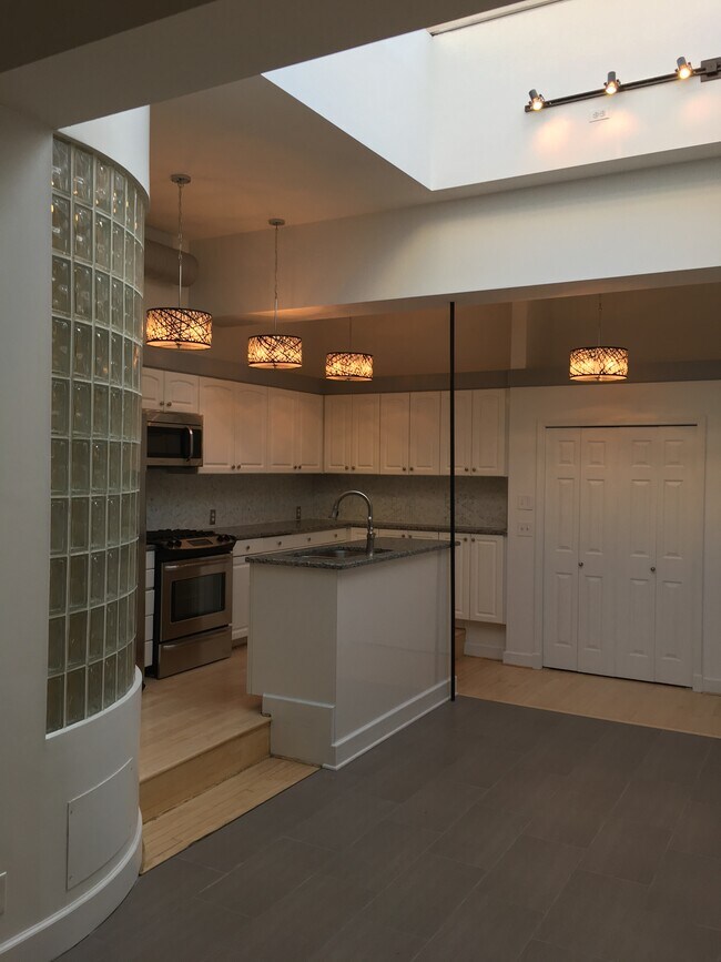 Building Photo - 322 S State St