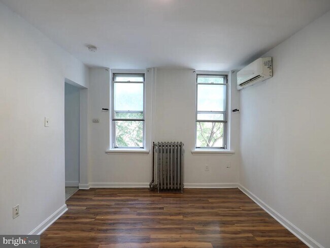 Foto del edificio - 2400 E Dauphin St