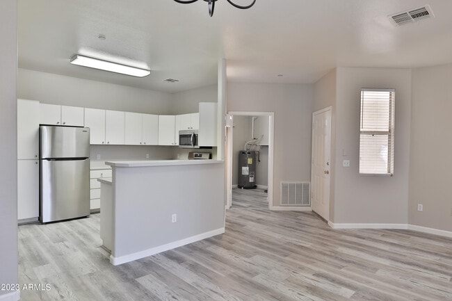 Building Photo - 9550 E Thunderbird Rd