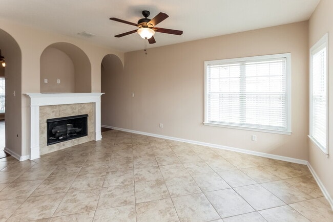 Foto del edificio - 5774 Bedford Loop E