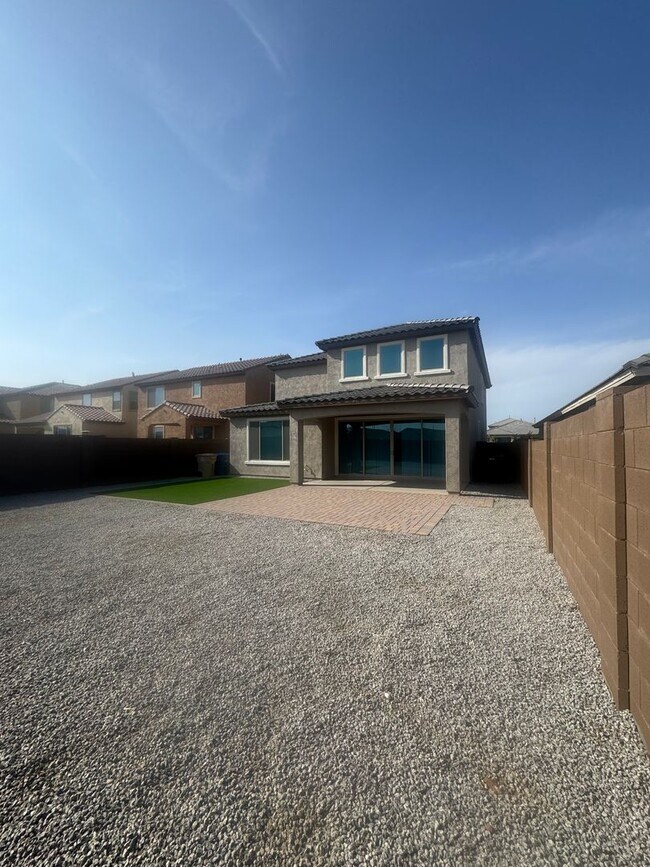 Foto del edificio - LARGE 4 BEDROOM IN LITCHFIELD PARK