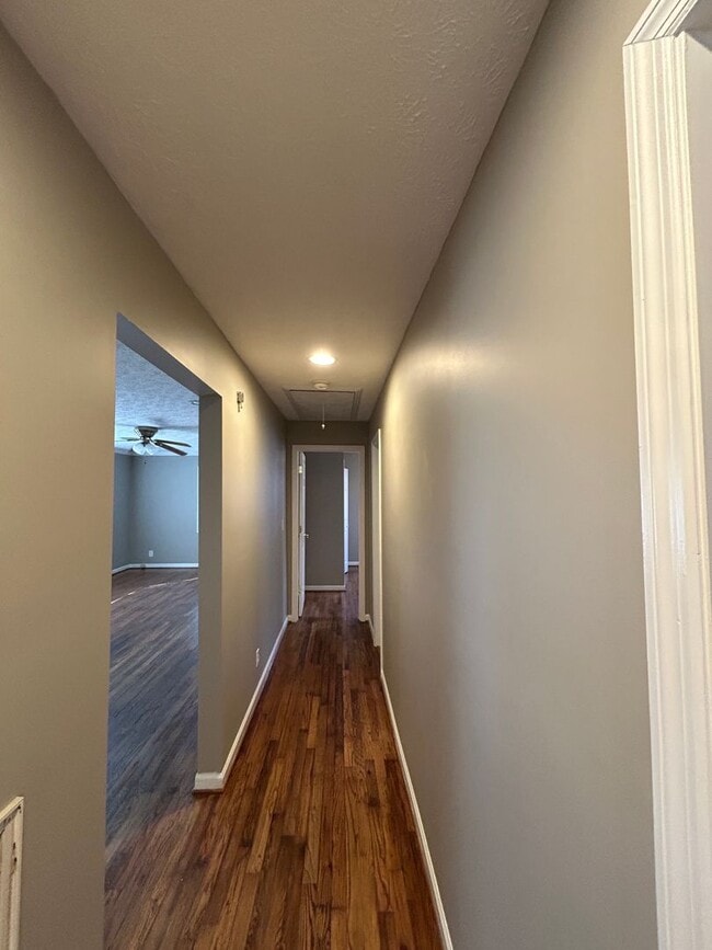 Foto del edificio - 125 Mitchell Rd