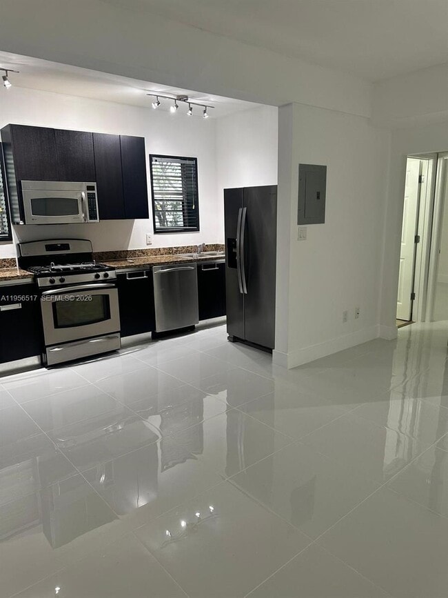 Foto del edificio - 4812 Pine Tree Dr