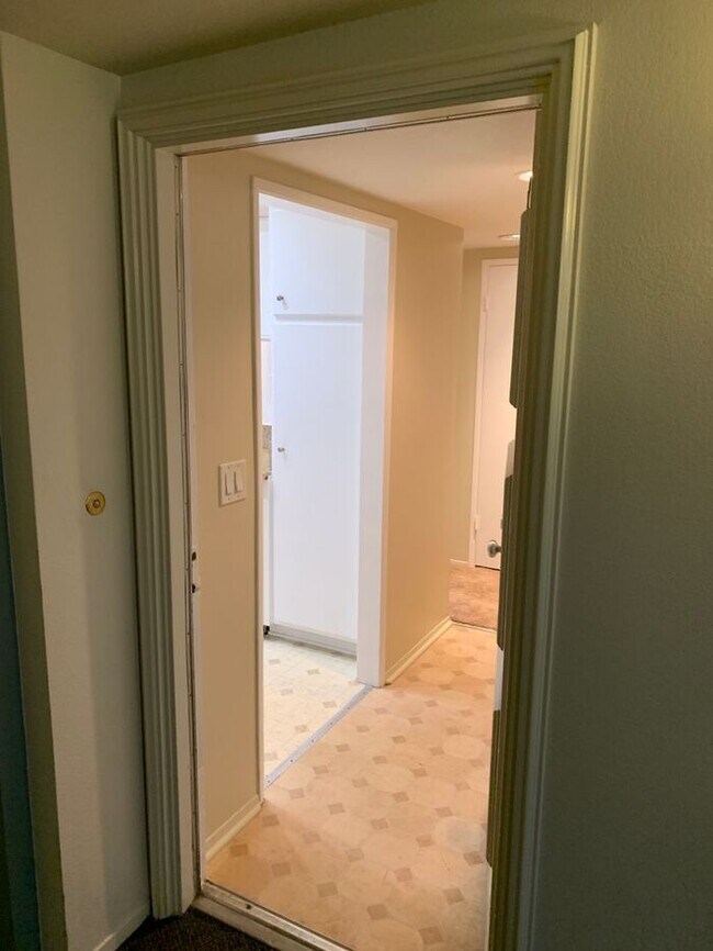 Foto del edificio - GREAT & SPACIOUS 2BD 2BA FOR LEASE!