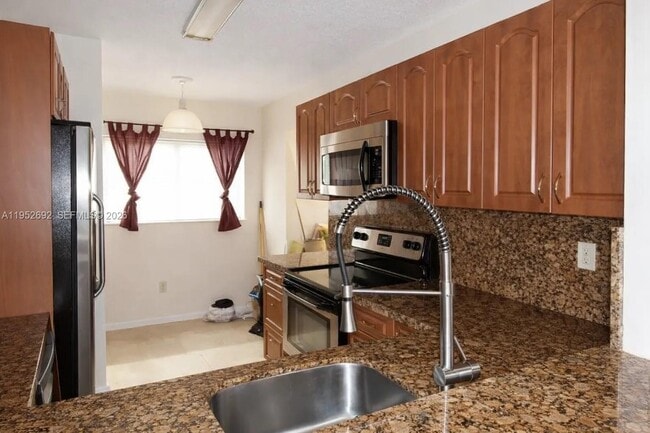 Building Photo - 9457 Palm Cir N