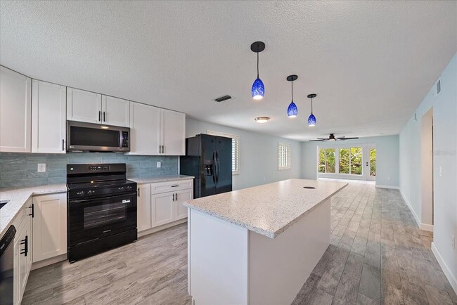 Building Photo - 730 Spanish Dr S